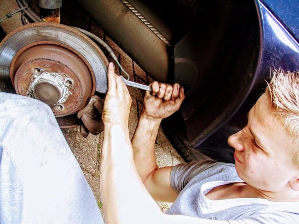 Brake repair service at A Place in Javea, specializing in vehicle brake system maintenance and repair to ensure safety and optimal performance.