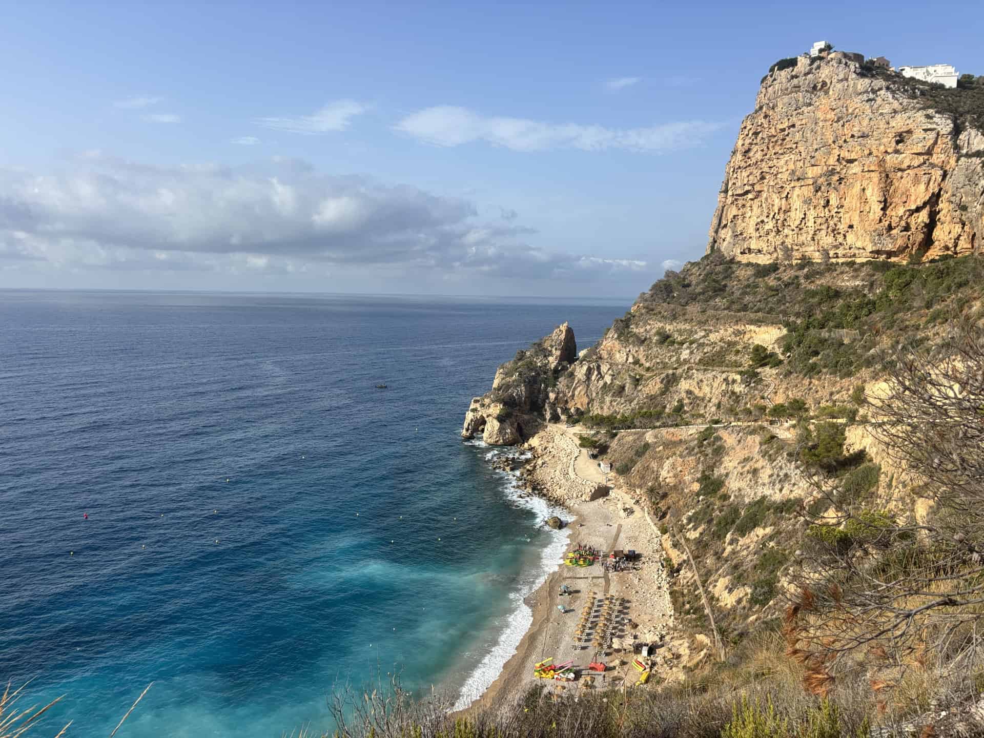 Cala Moraig, Cumbre del Sol